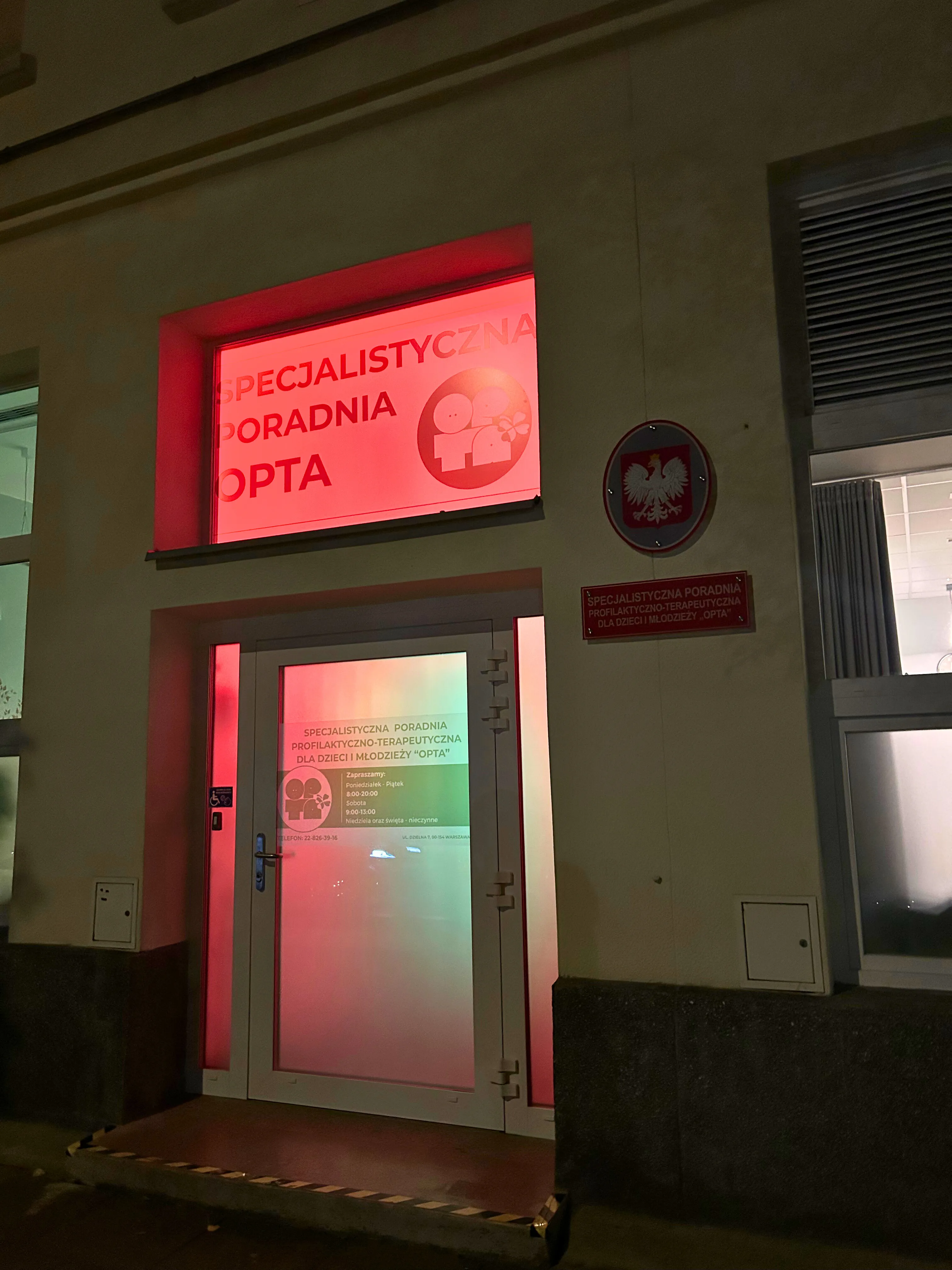 OPTA podświetlona na Dzieciństwo bez Przemocy